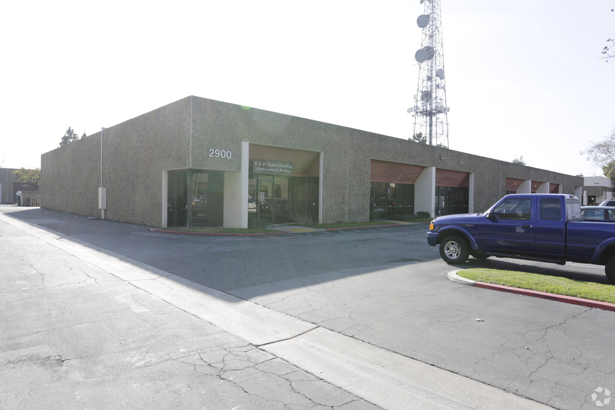2900-2922 W Pendleton Ave, Santa Ana, CA à louer Photo principale– Image 1 sur 3
