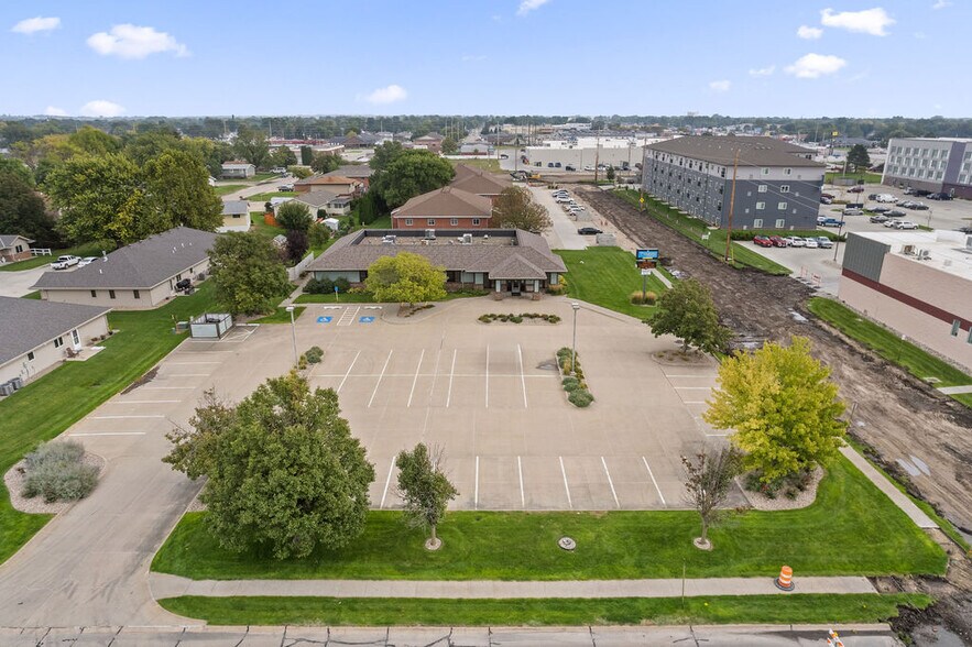 2559 37th Ave, Columbus, NE à vendre - Photo de l’immeuble – Image 1 sur 43