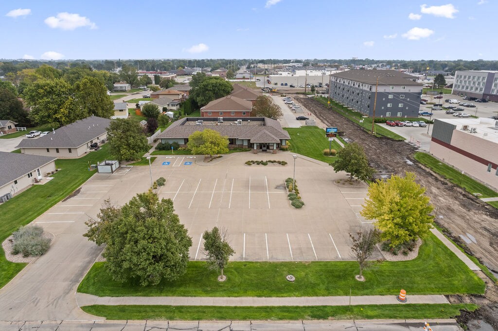 2559 37th Ave, Columbus, NE à vendre Photo de l’immeuble– Image 1 sur 44