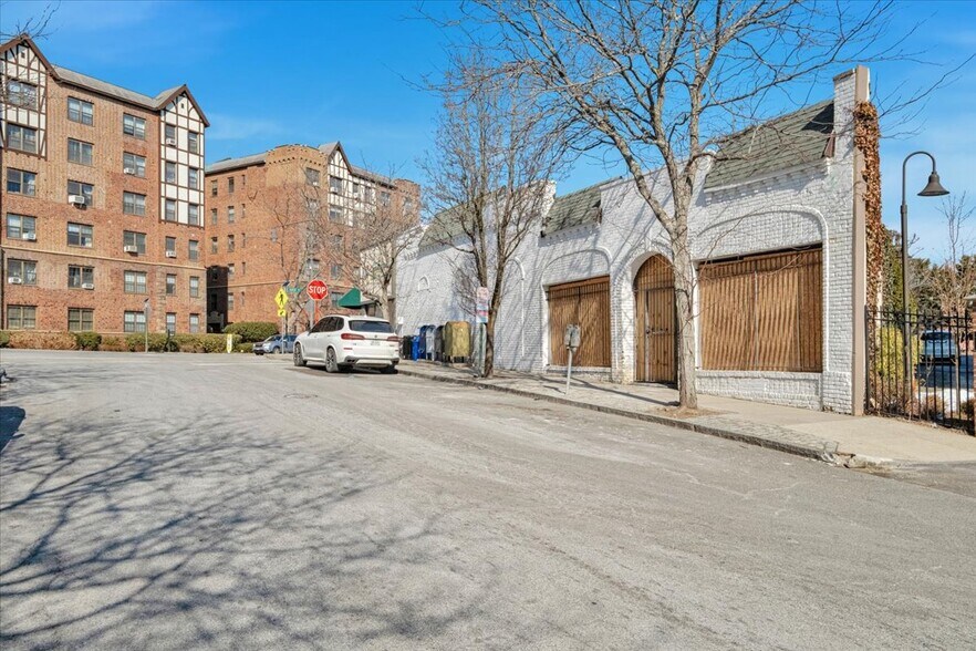 90 Garth Rd, Scarsdale, NY à louer - Photo de l’immeuble – Image 2 sur 9