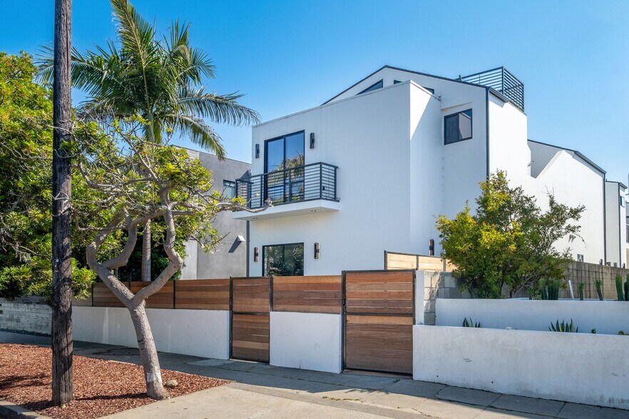 337 6th Ave, Venice, CA à vendre - Photo de l’immeuble – Image 1 sur 15