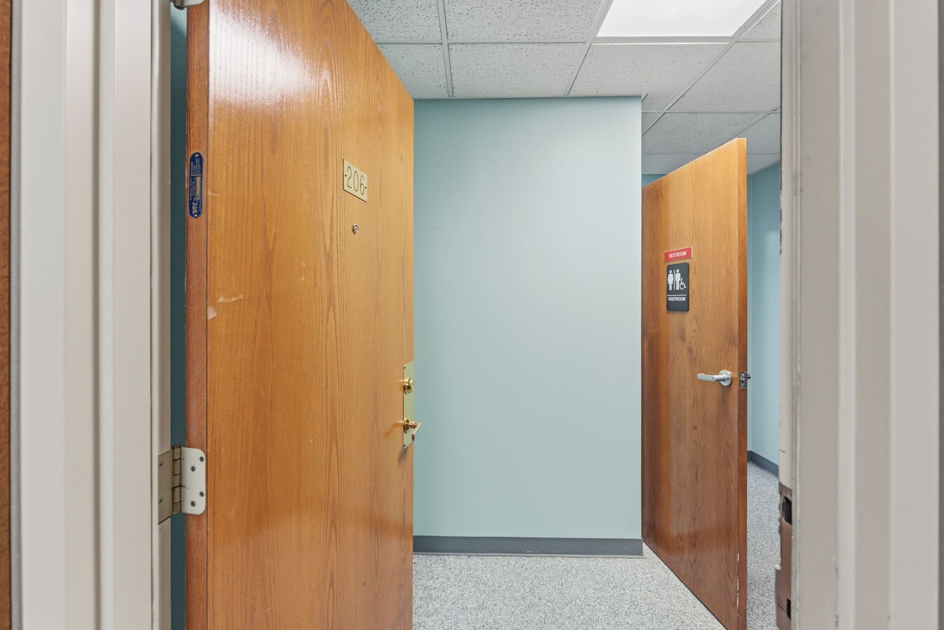 120 N Main St, Attleboro, MA 02703 - Lot 204 - - Photo intérieure - Image 1 of 13