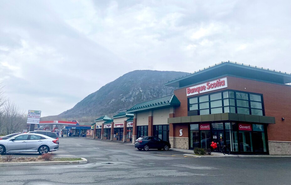 300-328 Boul Sir-Wilfrid-Laurier, Mont-St-Hilaire, QC à louer - Photo de l’immeuble – Image 2 sur 2