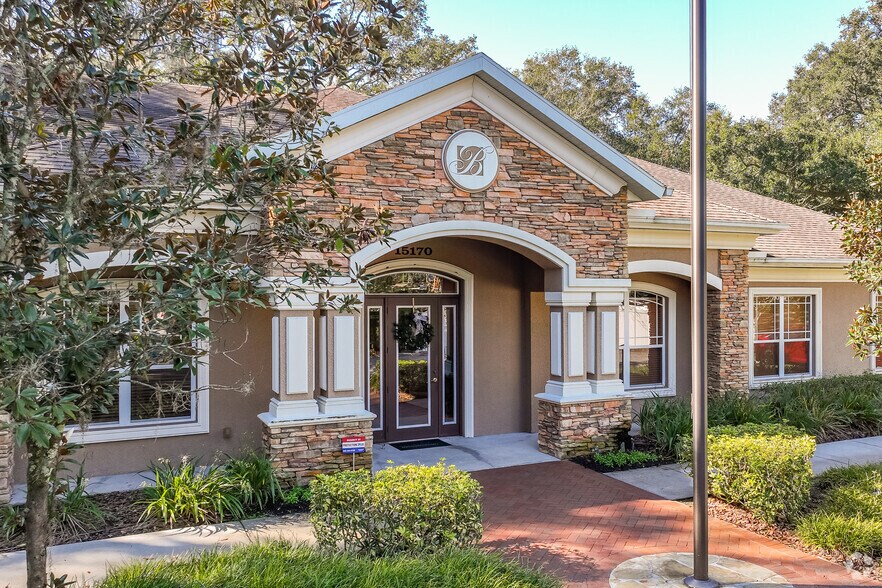 15170 N Florida Ave, Tampa, FL à louer - Photo de l’immeuble – Image 2 sur 7