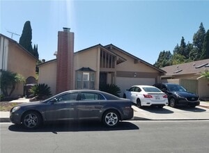 3714 S Parton St, Santa Ana, CA à louer Photo de l’immeuble– Image 1 sur 6