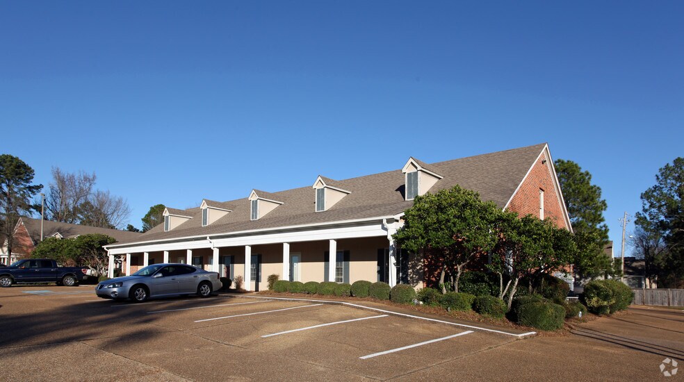 5888 Ridgewood Rd, Jackson, MS à louer - Photo principale – Image 1 sur 3