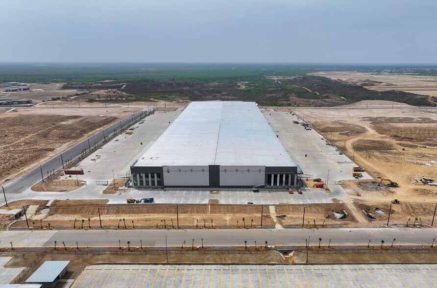 21648 Kraus Lp, Laredo, TX à louer - Photo de l’immeuble – Image 3 sur 4