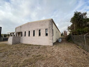 8108 Ferguson Cutoff Rd, Austin, TX à louer Photo de l’immeuble– Image 1 sur 1