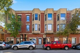 2401 S Oakley Ave, Chicago, IL à louer Photo intérieure– Image 1 sur 2