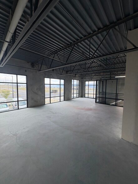 5879 W 7800 S, West Jordan, UT à louer - Photo de l’immeuble – Image 2 sur 5