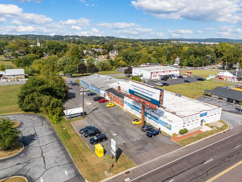 202 S 3rd St, Coopersburg, PA à vendre - Photo de l’immeuble – Image 1 sur 18