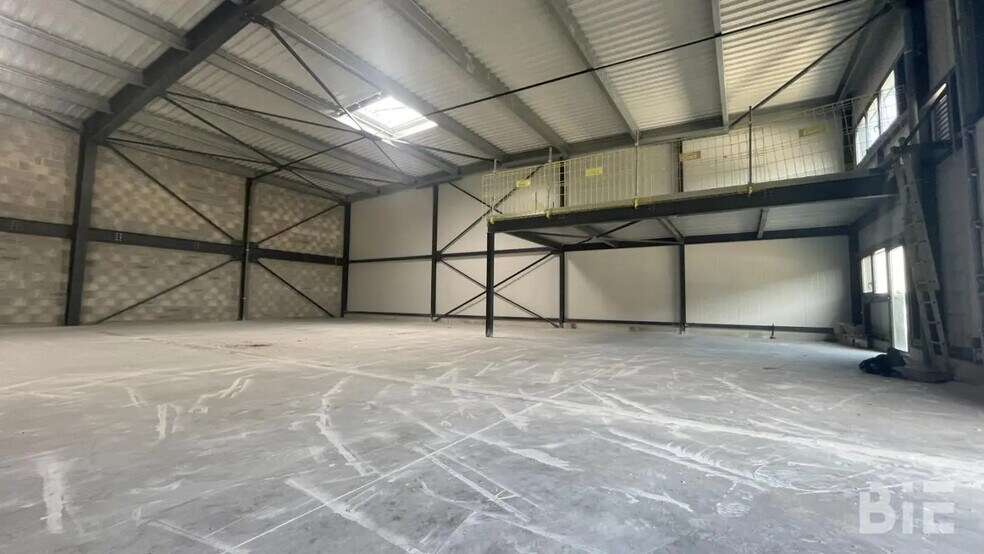 Local d'activités dans Blanquefort à vendre - Photo de l’immeuble – Image 2 sur 7