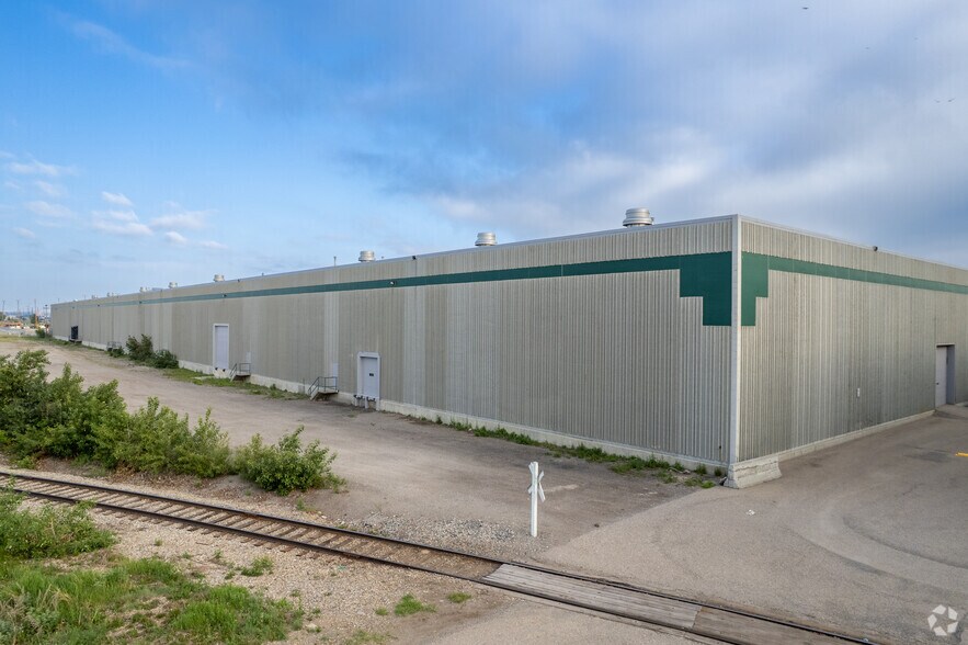 4605-4649 52nd Ave SE, Calgary, AB à louer - Photo de l’immeuble – Image 2 sur 6