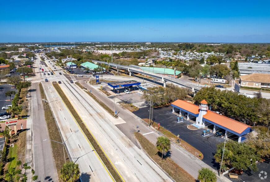 3703 Tyrone Blvd N, Saint Petersburg, FL à vendre - Photo de l’immeuble – Image 3 sur 22
