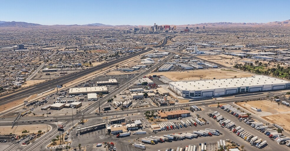 807 E Cheyenne Ave, North Las Vegas, NV à louer - Aérien – Image 2 sur 4