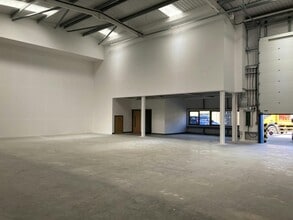 Caxton Way, Watford à louer Photo intérieure– Image 1 sur 5