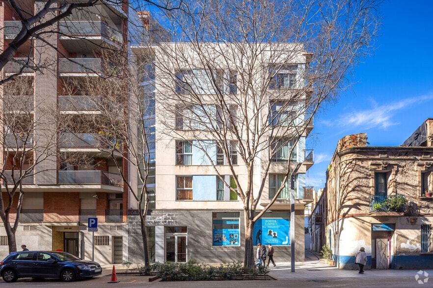 Carrer Gran de Sant Andreu, 403-405, Barcelone, Barcelona à louer - Photo principale – Image 1 sur 4