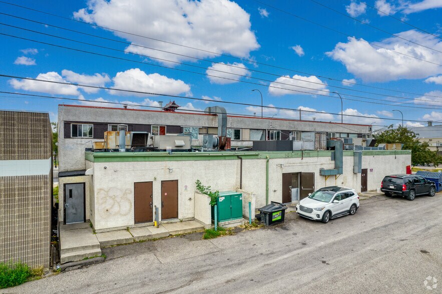 4402 17th Ave SE, Calgary, AB à vendre - Photo de l’immeuble – Image 2 sur 5