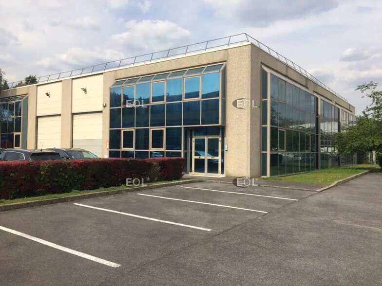 Local d’activités dans Bezons à louer - Photo de l’immeuble – Image 1 sur 7