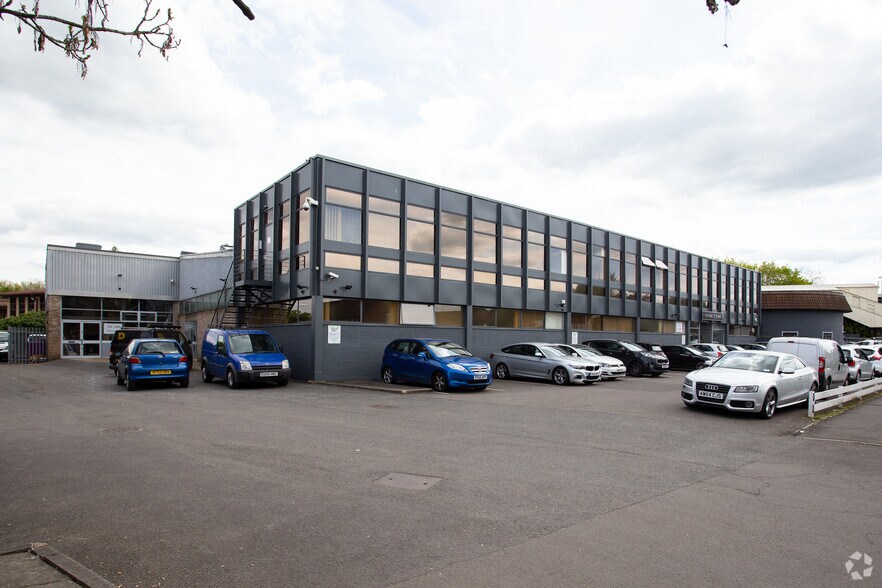 326-338 Molesey Rd, Walton-On-Thames à louer - Photo principale – Image 1 sur 9