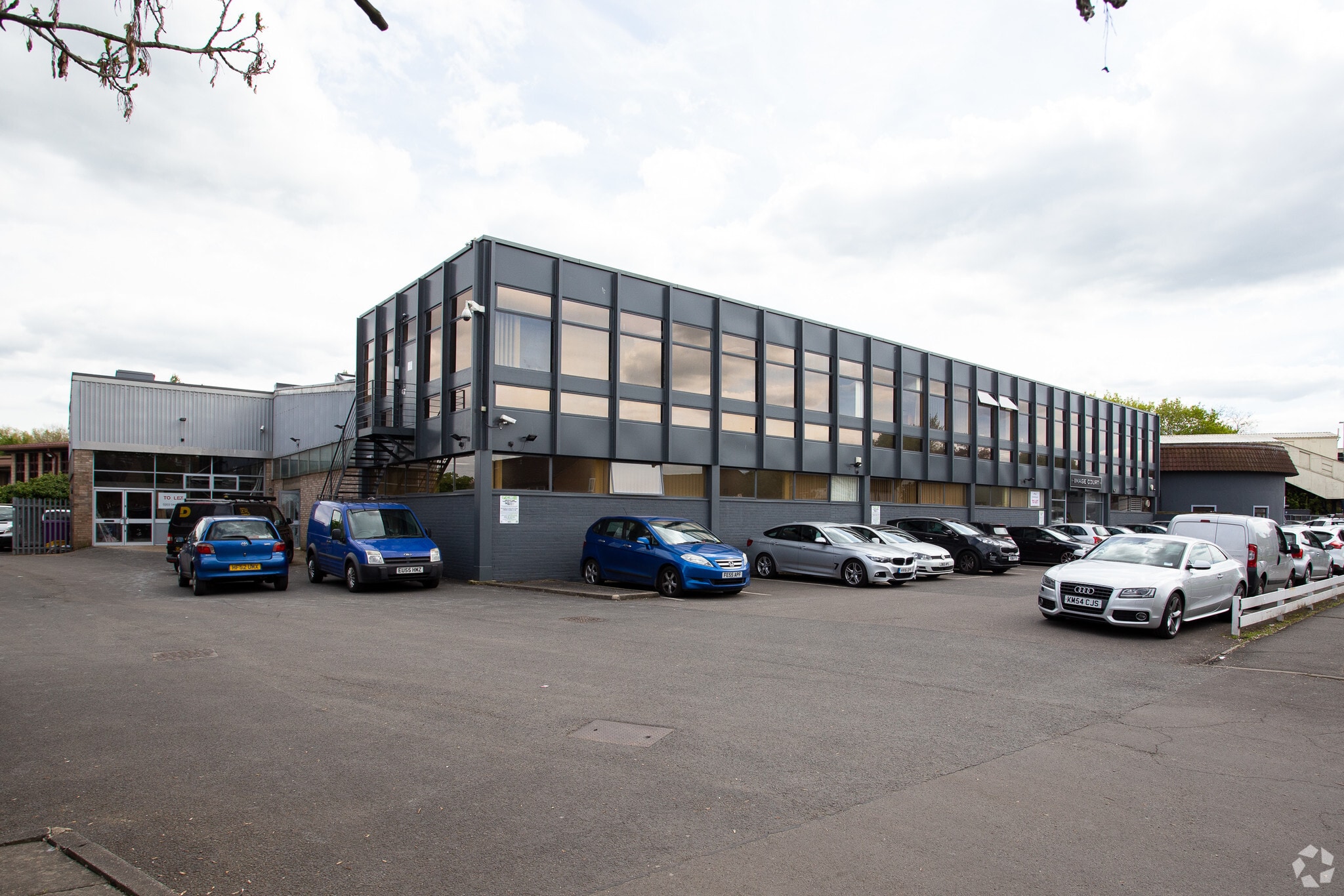 326-338 Molesey Rd, Walton On Thames à louer Photo de l’immeuble– Image 1 sur 24