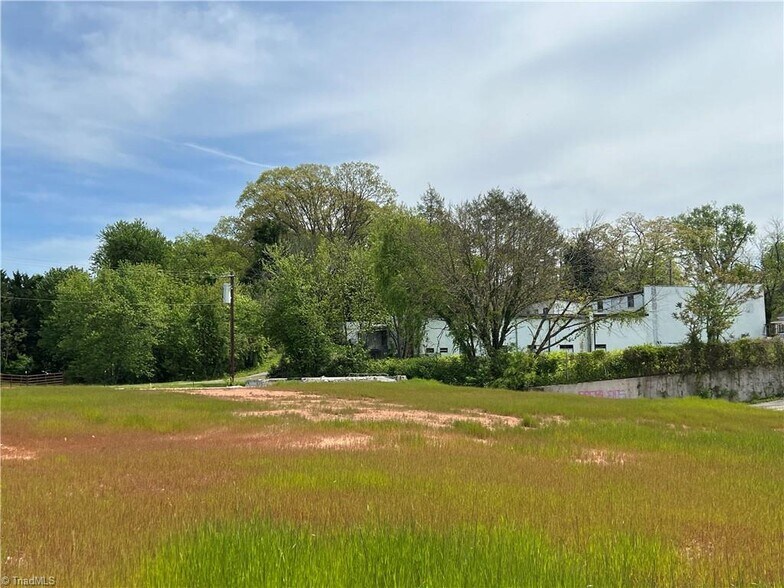 455 Franklin St, Mount Airy, NC à vendre - Autre – Image 1 sur 9