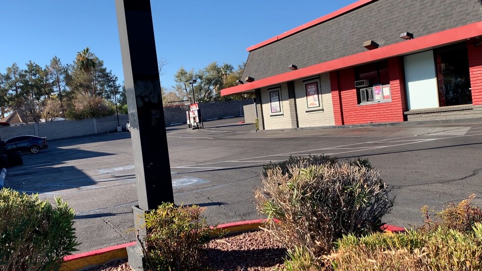 3703 E Flamingo Rd, Las Vegas, NV à louer - Photo de l’immeuble – Image 2 sur 13