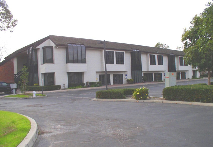 3151 Airway Ave, Costa Mesa, CA à louer - Photo principale – Image 1 sur 9