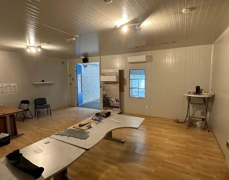Local d’activités dans Brive-la-Gaillarde à louer - Photo de l’immeuble – Image 3 sur 4