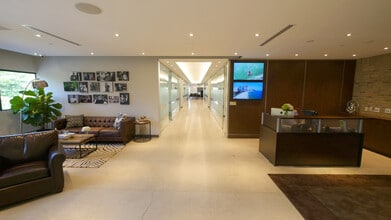 27 Horseneck Rd, Fairfield, NJ à louer Hall d’entrée– Image 1 sur 7