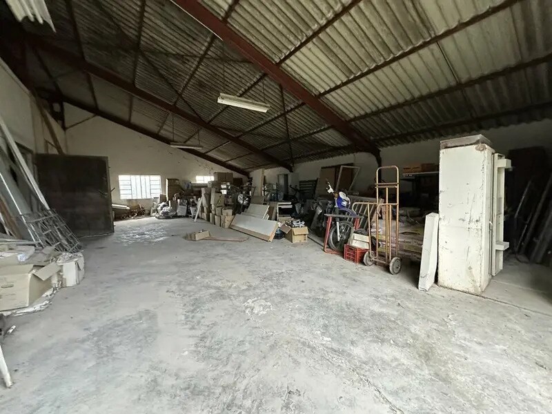 Industriel/Logistique dans Althen-des-Paluds à louer Photo intérieure– Image 1 sur 7