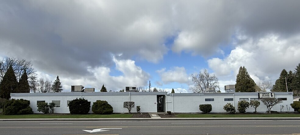 1261 Lancaster Dr NE, Salem, OR à louer - Photo de l’immeuble – Image 1 sur 1