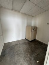 8416 Lankershim Blvd, Sun Valley, CA à louer Photo de l’immeuble– Image 2 sur 7