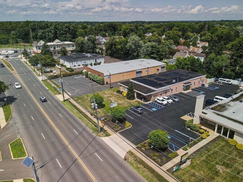 690 Whitehead Rd, Lawrenceville, NJ à vendre - Photo de l’immeuble – Image 2 sur 11