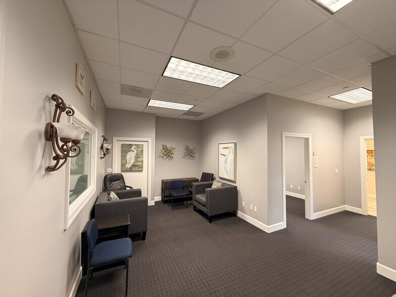 204-210 E Enos Dr, Santa Maria, CA à louer - Photo de l’immeuble – Image 2 sur 12