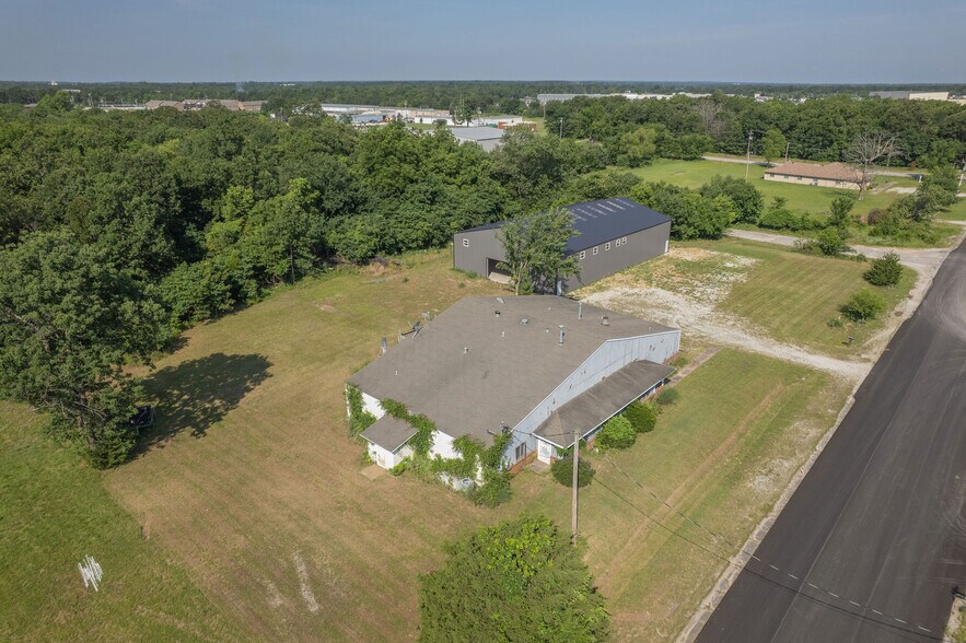 841 Frances Ave, Neosho, MO à vendre - Photo de l’immeuble – Image 2 sur 39