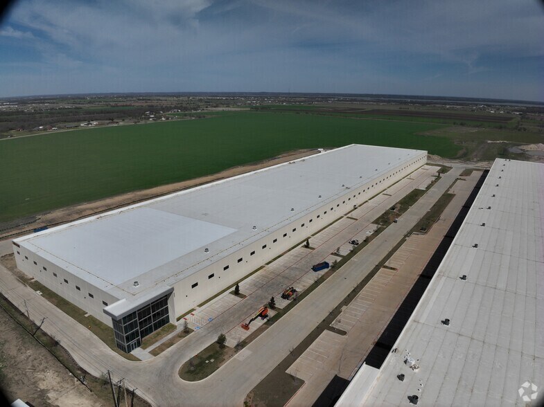 6100 N Stemmons Fwy, Sanger, TX à louer – Image 3 sur 28