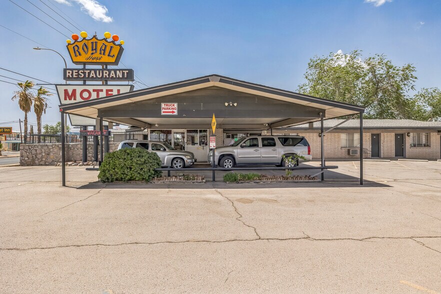 2146 W Picacho Ave, Las Cruces, NM à vendre - Photo de l’immeuble – Image 2 sur 16
