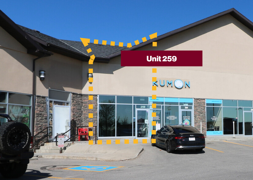 200 Southridge Dr, Okotoks, AB à louer - Photo de l’immeuble – Image 2 sur 17
