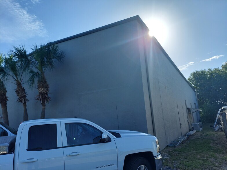 131 Scarlett Blvd, Oldsmar, FL à louer - Photo de l’immeuble – Image 3 sur 23