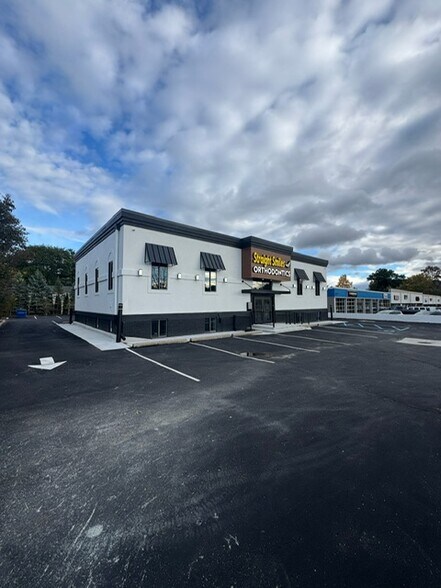 3133 Union Lake Rd, Commerce Township, MI à louer - Photo de l’immeuble – Image 2 sur 28