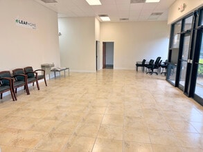 911 E Industrial Cir, Cape Coral, FL à louer Photo intérieure– Image 2 sur 9