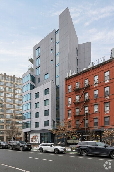 219 Hudson St, New York, NY à louer - Photo de l’immeuble – Image 2 sur 5