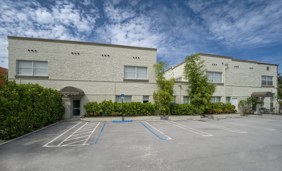 804 NW 21st Ter, Miami, FL à louer - Photo de l’immeuble – Image 3 sur 9