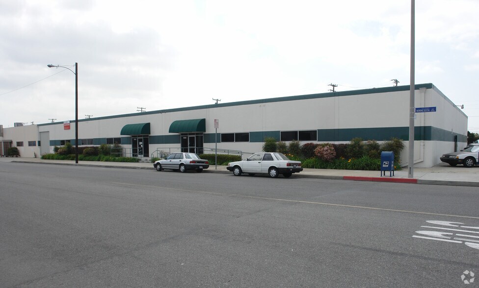 15505-15515 Minnesota Ave, Paramount, CA à louer - Photo de l’immeuble – Image 2 sur 35