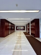 11490 Commerce Park Dr, Reston, VA à louer Hall d’entrée– Image 2 sur 5