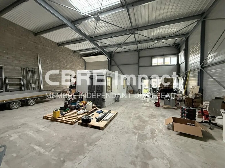 Local d’activités dans Cernay-lès-Reims à louer - Photo de l’immeuble – Image 2 sur 4