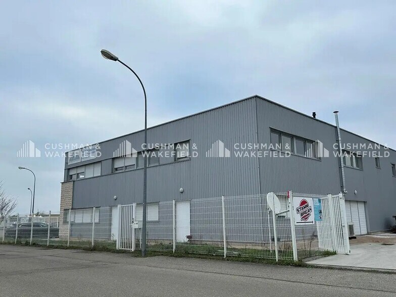 Local d’activités dans Griesheim-près-Molsheim à louer - Photo de l’immeuble – Image 2 sur 9