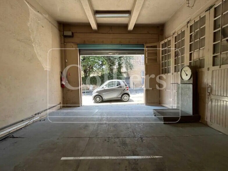 Local d'activités dans Aix-en-Provence à vendre - Photo de l’immeuble – Image 2 sur 15