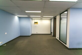 180 Dundas St W, Toronto, ON à louer Photo intérieure– Image 1 sur 3